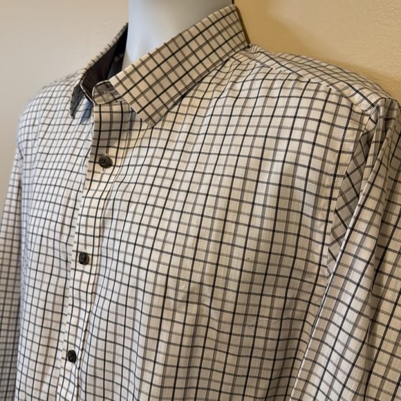 UNTUCKIT Button Down Shirt. Size XL - Picture 4 of 9